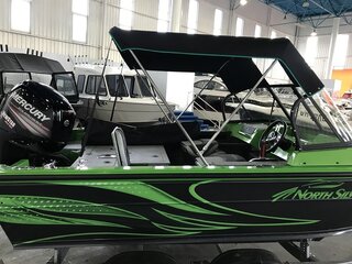 Ходовой тент Бимини Fish Sport на NorthSilver 565 — вид с воды