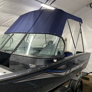 Тент Бимини Fish Sport на Albakore 500 Fish — вид сбоку, защита кокпита